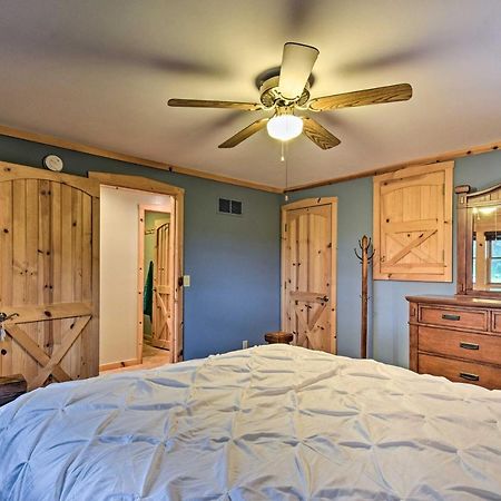 Cozy Amish Country Cabin On Shipshewana Lake! Exterior photo