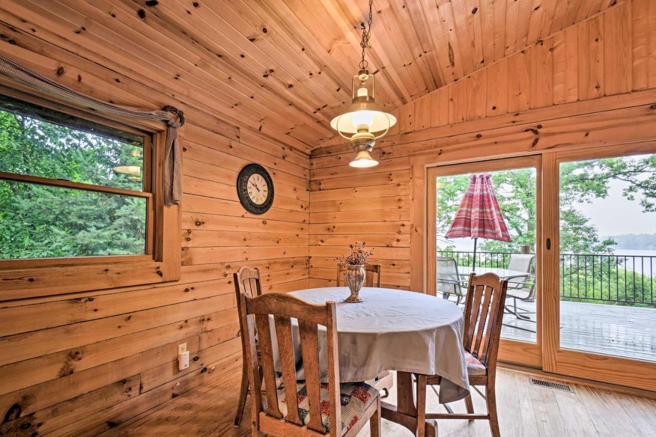 Cozy Amish Country Cabin On Shipshewana Lake! Exterior photo