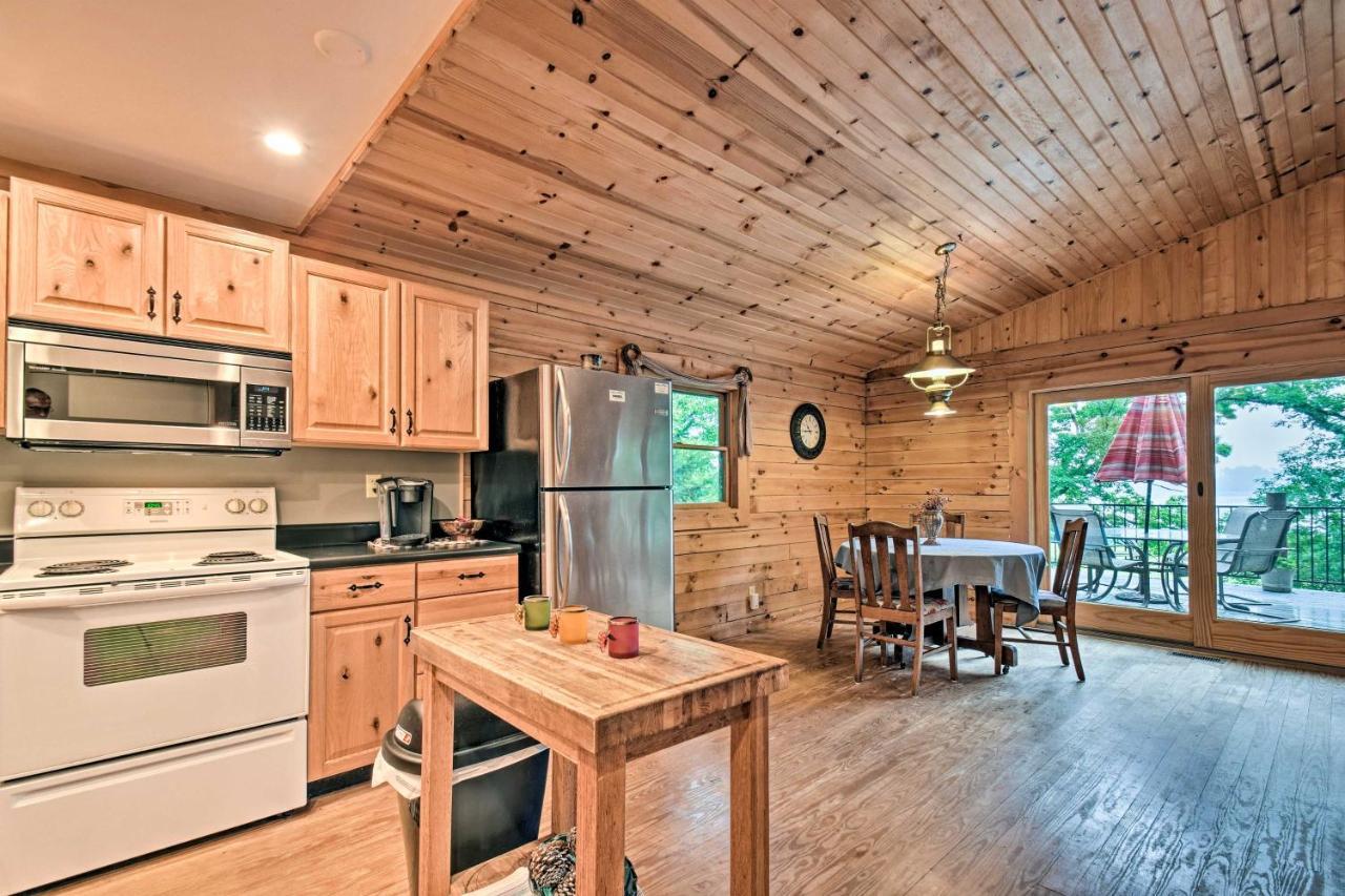 Cozy Amish Country Cabin On Shipshewana Lake! Exterior photo