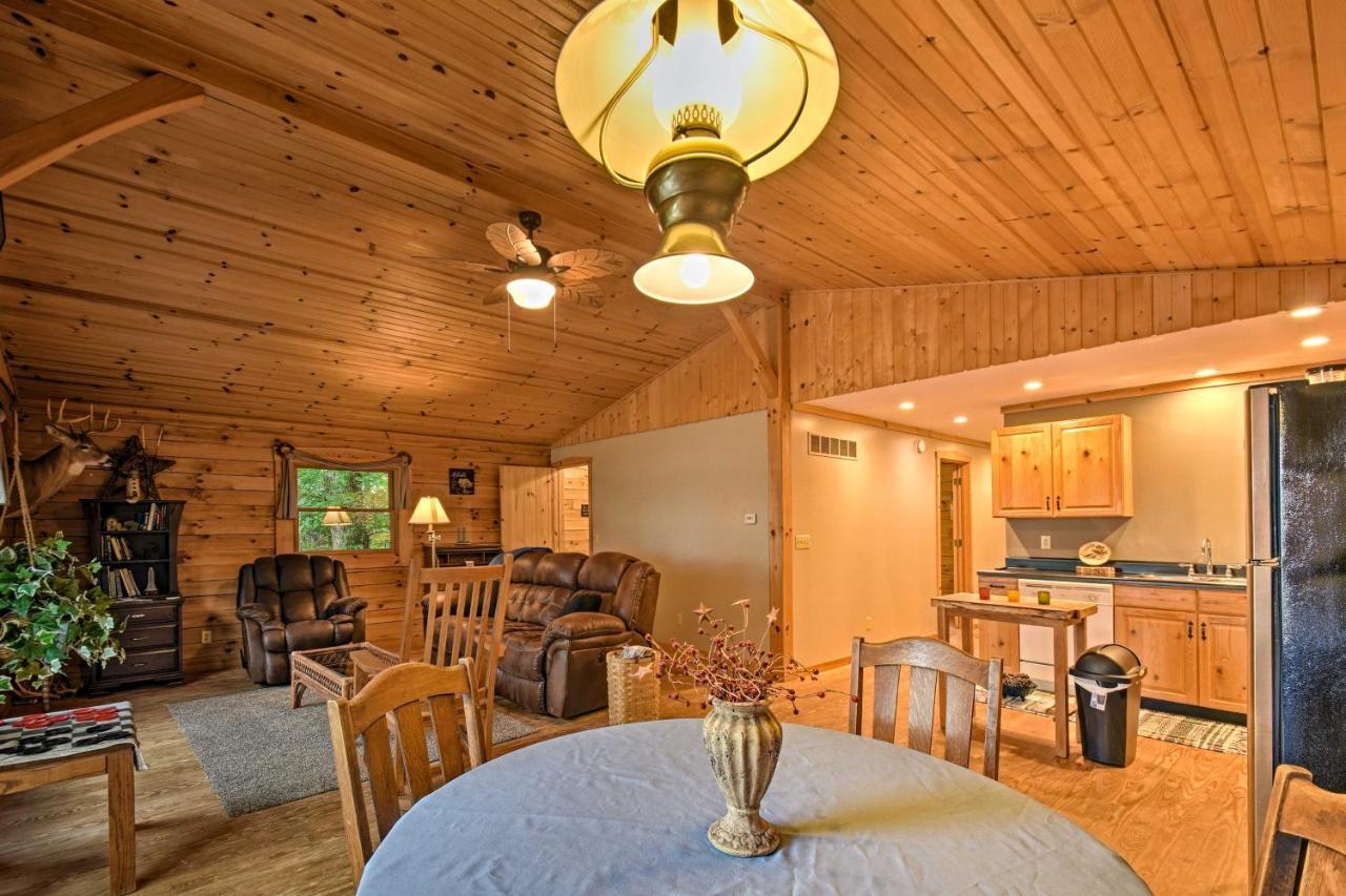 Cozy Amish Country Cabin On Shipshewana Lake! Exterior photo