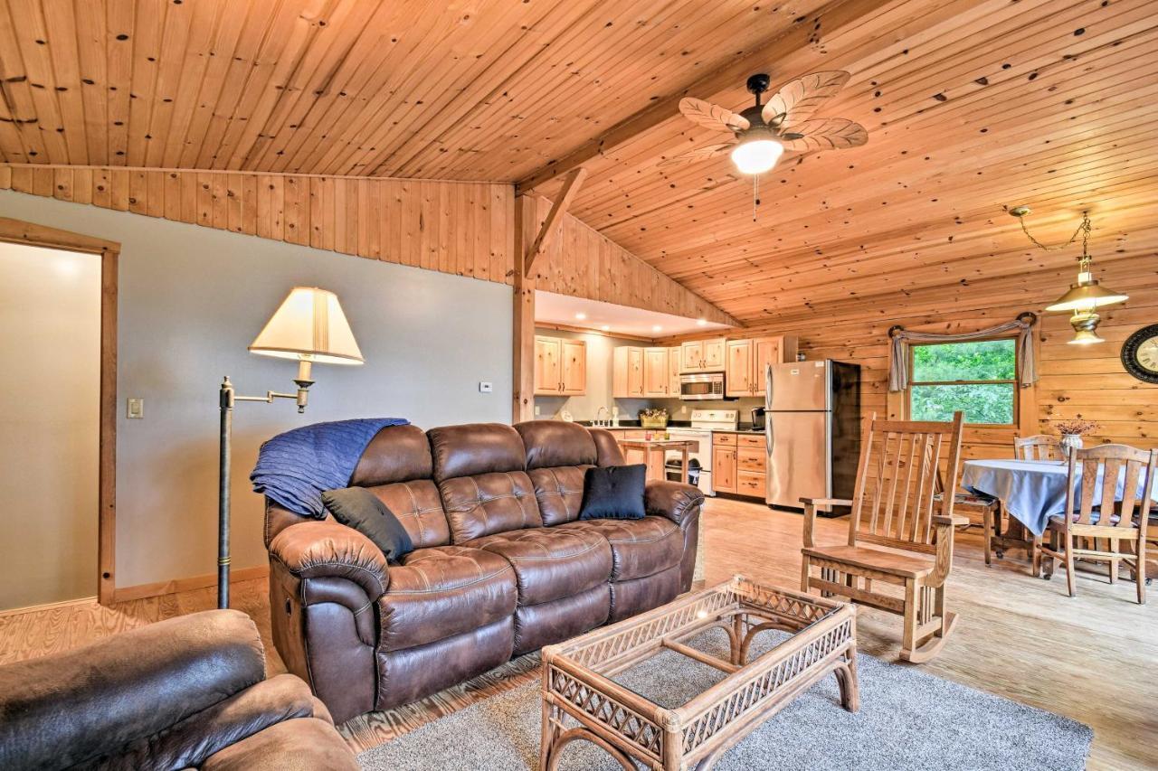 Cozy Amish Country Cabin On Shipshewana Lake! Exterior photo