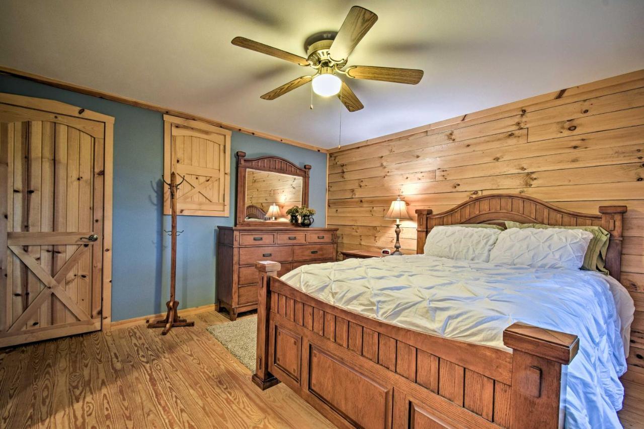 Cozy Amish Country Cabin On Shipshewana Lake! Exterior photo