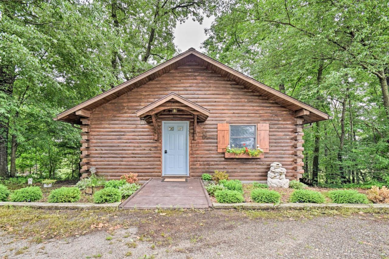 Cozy Amish Country Cabin On Shipshewana Lake! Exterior photo